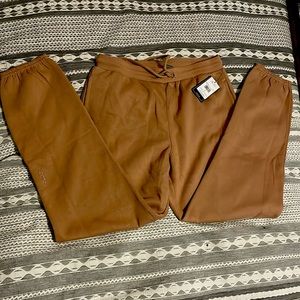 *NWT* Volcom Stone Heart ll joggers